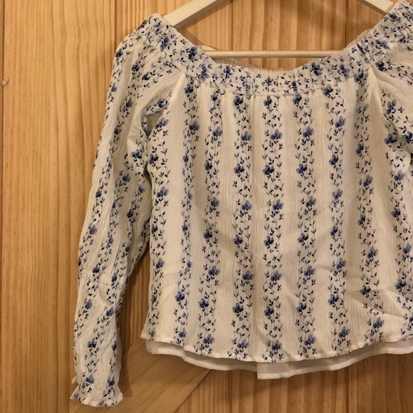 Club Monaco off the shoulder blouse. Blue flower prints. Size XS - Picture 1 of 3